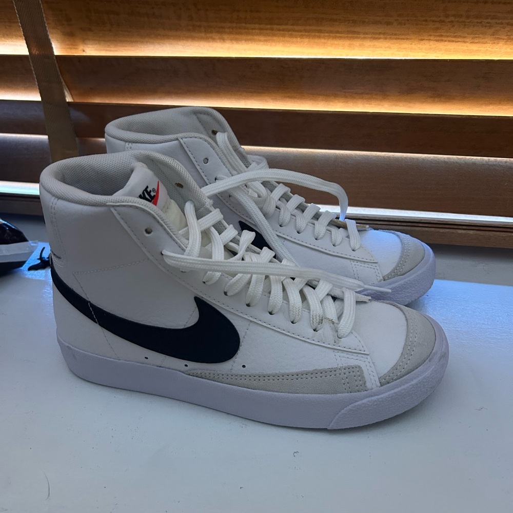 Nike Women's Blazer Mid '77 White/ Black